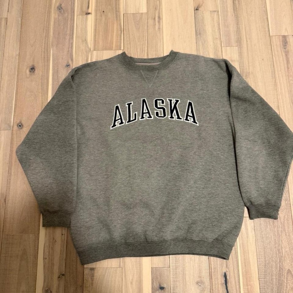 Y2K Polar Skate Co. grey Alaska crewneck sweatshirt Size L